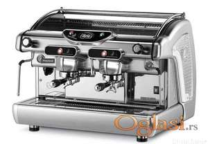 Aparat za kafu .Na prodaju profesionalni vrlo  kvalitetni kafemat  CBC Royal model Galileo i mlin za kafu korisceni samo 2 meseca. Godina proizvodnje 2022.